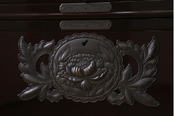 中古　欅産業　手打ち金具　KB-33D　木地呂塗り　高級感が漂う佇まいが魅力的な仙台箪笥(衣装箪笥、和タンス、引き出し)(定価約112万円)(R-041072)
