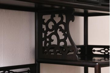 中古　民芸家具　黒檀　アジアンテイストにもおすすめな上品な意匠の茶棚(飾り棚、収納棚)(R-041074)