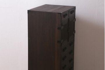 中古　民芸家具　総桐材　梅の金具　衣装盆付き　上品な意匠の小型箪笥(整理箪笥、衣装箪笥、和タンス、桐箪笥、桐たんす)(R-041076)