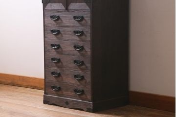 中古　民芸家具　総桐材　梅の金具　衣装盆付き　上品な意匠の小型箪笥(整理箪笥、衣装箪笥、和タンス、桐箪笥、桐たんす)(R-041076)