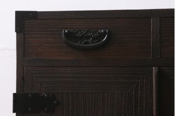 中古　民芸家具　総桐材　梅の金具　衣装盆付き　上品な意匠の小型箪笥(整理箪笥、衣装箪笥、和タンス、桐箪笥、桐たんす)(R-041076)