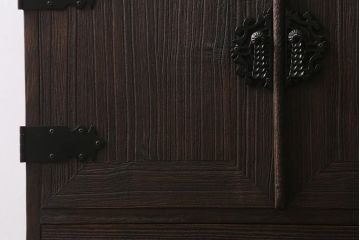 中古　民芸家具　総桐材　梅の金具　衣装盆付き　上品な意匠の小型箪笥(整理箪笥、衣装箪笥、和タンス、桐箪笥、桐たんす)(R-041076)