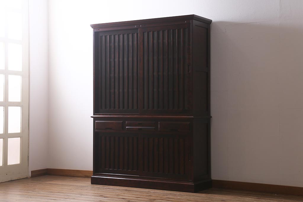 中古　神居民芸家具　カバ材　和モダンな空間づくりにおすすめな食器戸棚(食器棚、水屋、キャビネット)(R-041077)