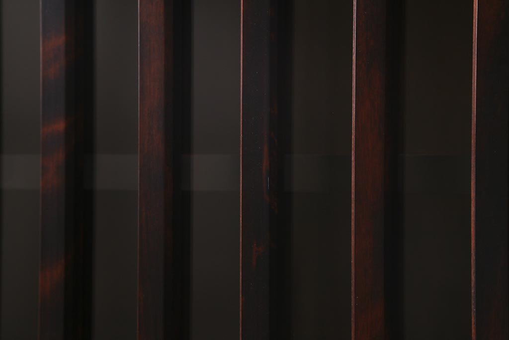 中古　神居民芸家具　カバ材　和モダンな空間づくりにおすすめな食器戸棚(食器棚、水屋、キャビネット)(R-041077)