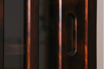 中古　神居民芸家具　カバ材　和モダンな空間づくりにおすすめな食器戸棚(食器棚、水屋、キャビネット)(R-041077)