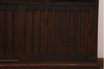 中古　神居民芸家具　カバ材　和モダンな空間づくりにおすすめな食器戸棚(食器棚、水屋、キャビネット)(R-041077)