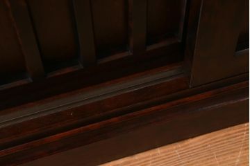 中古　神居民芸家具　カバ材　和モダンな空間づくりにおすすめな食器戸棚(食器棚、水屋、キャビネット)(R-041077)