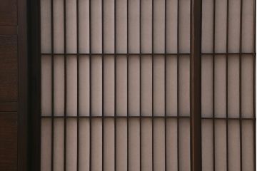 ラフジュ工房オリジナル　古建具リメイク　引き出し付き　障子貼りに組子が映える和モダンなキャビネット(戸棚、リビングボード)(R-041078)