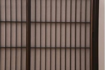 ラフジュ工房オリジナル　古建具リメイク　引き出し付き　障子貼りに組子が映える和モダンなキャビネット(戸棚、リビングボード)(R-041078)