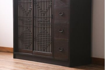 ラフジュ工房オリジナル　古建具リメイク　引き出し付き　風情漂う組子書院戸のキャビネット(戸棚、リビングボード)(R-041079)