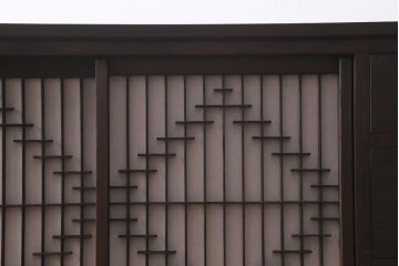 ラフジュ工房オリジナル　古建具リメイク　引き出し付き　風情漂う組子書院戸のキャビネット(戸棚、リビングボード)(R-041079)