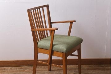 ヴィンテージ家具　イギリスビンテージ　Vanson　北欧スタイルにおすすめなアームチェア(ダイニングチェア、椅子)(R-041082)