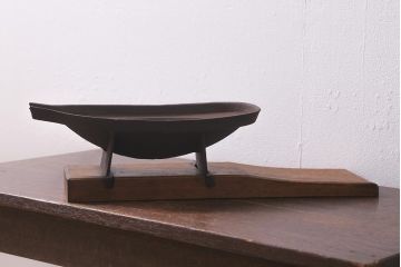 アンティーク雑貨　古民具　鉄製　台付き　古い趣が魅力の薬研(ディスプレイ雑貨)(R-041086)