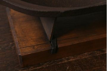 アンティーク雑貨　古民具　鉄製　台付き　古い趣が魅力の薬研(ディスプレイ雑貨)(R-041086)