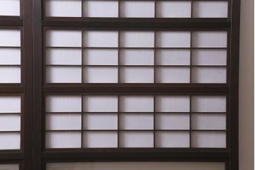 アンティーク建具　和製アンティーク　昭和中期　裏障子付き　深みのある色合いが風情漂う格子戸2枚セット(引き戸、建具)(R-041092)