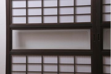 アンティーク建具　和製アンティーク　昭和中期　裏障子付き　深みのある色合いが風情漂う格子戸2枚セット(引き戸、建具)(R-041092)