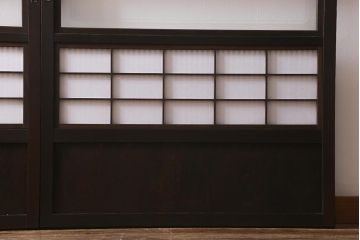 アンティーク建具　和製アンティーク　昭和中期　裏障子付き　深みのある色合いが風情漂う格子戸2枚セット(引き戸、建具)(R-041092)