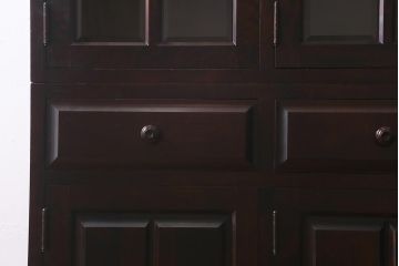 中古　北海道民芸家具　HM165K　高級感漂う上品な佇まいの食器棚(カップボード、キャビネット)(定価約43万円)(R-041096)