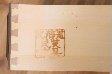 中古　北海道民芸家具　HM165K　高級感漂う上品な佇まいの食器棚(カップボード、キャビネット)(定価約43万円)(R-041096)