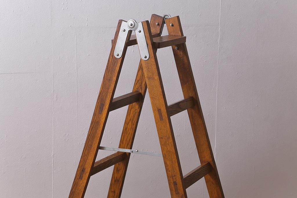 アンティーク雑貨　樫(カシ)材　レトロなステップラダー(脚立、はしご、梯子)(R-041098)
