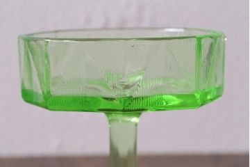 アンティーク雑貨　ウランガラスのレトロなアイスクリームコップ(氷コップ)(R-041103)