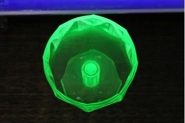 アンティーク雑貨　ウランガラスのレトロなアイスクリームコップ(氷コップ)(R-041103)