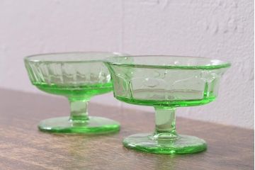 アンティーク雑貨　ウランガラスのレトロなアイスクリームコップ2個セット(氷コップ)(R-041104)