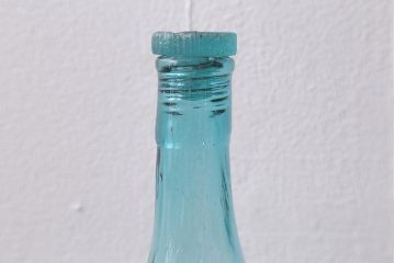 アンティーク雑貨　戦前　明治大正　希少!　ねじ込みふた　ガラス蓋付き一升瓶(硝子瓶、ガラスビン)(R-041109)