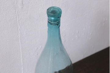 アンティーク雑貨　戦前　明治大正　希少!　ねじ込みふた　ガラス蓋付き一升瓶(硝子瓶、ガラスビン)(R-041109)