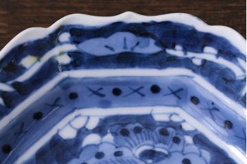 アンティーク雑貨　江戸明治期　蝶文染付変形皿2枚(中皿)(R-041119)