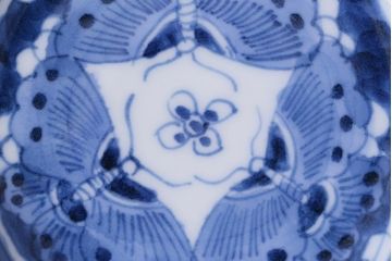 アンティーク雑貨　江戸明治期　蝶文染付変形皿2枚(中皿)(R-041119)