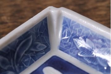 アンティーク雑貨　幕末明治期　陽刻　鳥文　洋食器とも合わせやすい柄の小皿3枚セット(角皿)(R-041122)