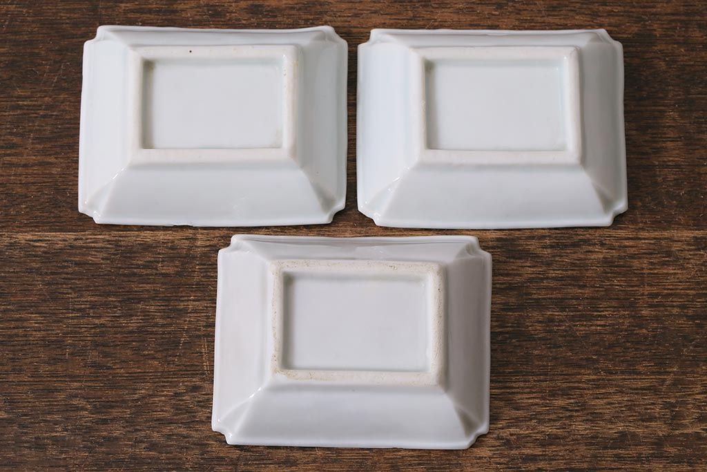 アンティーク雑貨　幕末明治期　陽刻　鳥文　洋食器とも合わせやすい柄の小皿3枚セット(角皿)(R-041122)