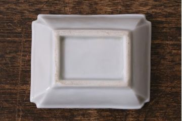 アンティーク雑貨　幕末明治期　陽刻　鳥文　洋食器とも合わせやすい柄の小皿3枚セット(角皿)(R-041122)