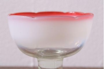 アンティーク雑貨　レトロ　大正期　赤縁乳白暈し　氷コップ(吹ガラス、コンポート)(R-041125)