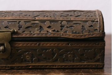 アンティーク雑貨　イギリスアンティーク　クラシカルな小箱(ペンケース、小物入れ)(R-041128)