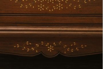 ヴィンテージ家具　ヨーロッパビンテージ　輸入家具　象嵌と挽き物細工が目を引くライティングビューロー(簿記机、在宅ワーク、在宅用ワークデスク、机、在宅ワーク、在宅用引き出し)(R-041133)