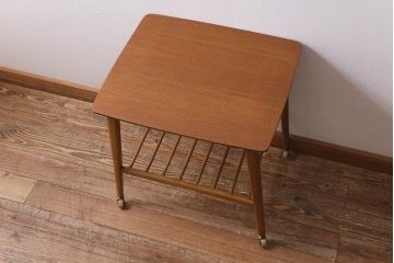 ヴィンテージ家具　北欧ビンテージ　温かみのある木肌が魅力のトロリー(キッチンワゴン、サイドテーブル)(R-041134)