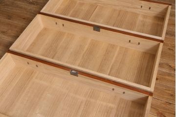 中古　国産　工芸家具　高級品　総無垢材　桐材・桑材　衣装盆付き　品のある佇まいが魅力の衣装箪笥(和タンス、洋服タンス、桐箪笥、桐たんす)(R-041135)
