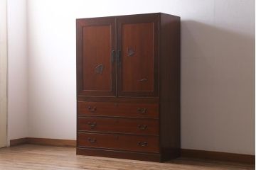 中古　国産　工芸家具　高級品　総無垢材　桐材・桑材　衣装盆付き　品のある佇まいが魅力の衣装箪笥(和タンス、洋服タンス、桐箪笥、桐たんす)(R-041135)