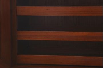 中古　国産　工芸家具　高級品　総無垢材　桐材・桑材　衣装盆付き　品のある佇まいが魅力の衣装箪笥(和タンス、洋服タンス、桐箪笥、桐たんす)(R-041135)
