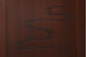 中古　国産　工芸家具　高級品　総無垢材　桐材・桑材　衣装盆付き　品のある佇まいが魅力の衣装箪笥(和タンス、洋服タンス、桐箪笥、桐たんす)(R-041135)