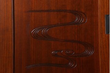 中古　国産　工芸家具　高級品　総無垢材　桐材・桑材　衣装盆付き　品のある佇まいが魅力の衣装箪笥(和タンス、洋服タンス、桐箪笥、桐たんす)(R-041135)