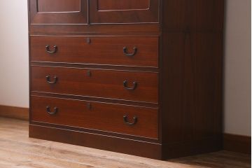 中古　国産　工芸家具　高級品　総無垢材　桐材・桑材　衣装盆付き　品のある佇まいが魅力の衣装箪笥(和タンス、洋服タンス、桐箪笥、桐たんす)(R-041135)