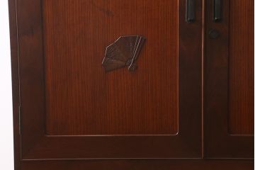 中古　国産　工芸家具　高級品　総無垢材　桐材・桑材　衣装盆付き　品のある佇まいが魅力の衣装箪笥(和タンス、洋服タンス、桐箪笥、桐たんす)(R-041135)