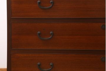 中古　国産　工芸家具　高級品　総無垢材　桐材・桑材　衣装盆付き　品のある佇まいが魅力の衣装箪笥(和タンス、洋服タンス、桐箪笥、桐たんす)(R-041135)