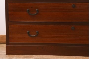 中古　国産　工芸家具　高級品　総無垢材　桐材・桑材　衣装盆付き　品のある佇まいが魅力の衣装箪笥(和タンス、洋服タンス、桐箪笥、桐たんす)(R-041135)