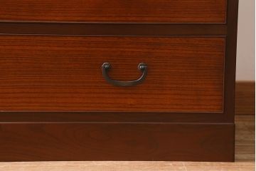 中古　国産　工芸家具　高級品　総無垢材　桐材・桑材　衣装盆付き　品のある佇まいが魅力の衣装箪笥(和タンス、洋服タンス、桐箪笥、桐たんす)(R-041135)
