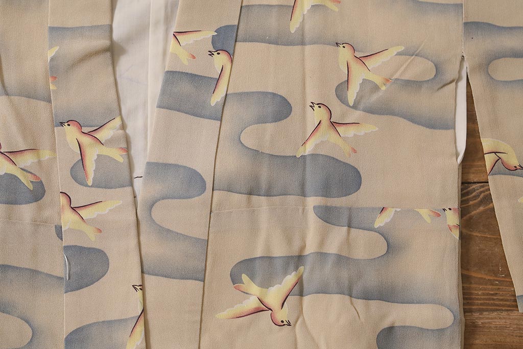 アンティーク着物　霞に鳥　錦紗縮緬襦袢(古布着物)(R-041145)