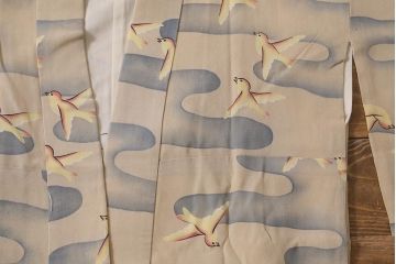 アンティーク着物　霞に鳥　錦紗縮緬襦袢(古布着物)(R-041145)